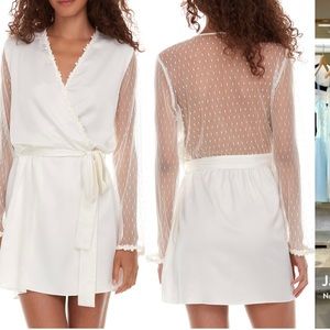 Flora Nikrooz Showstopper Robe - Ivory